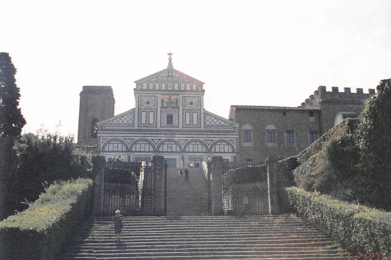 ロマネスク様式のサンミニアートアルモンテ教会